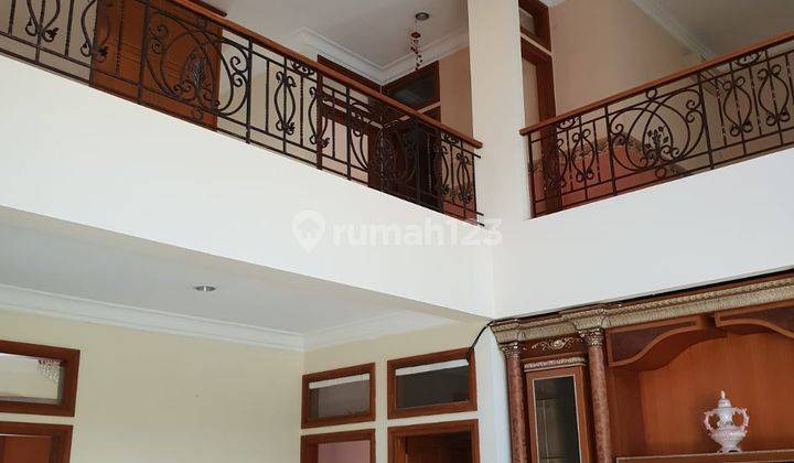 Dijual Rumah 2 Lantai di Setra Duta Dago Mainroad 1