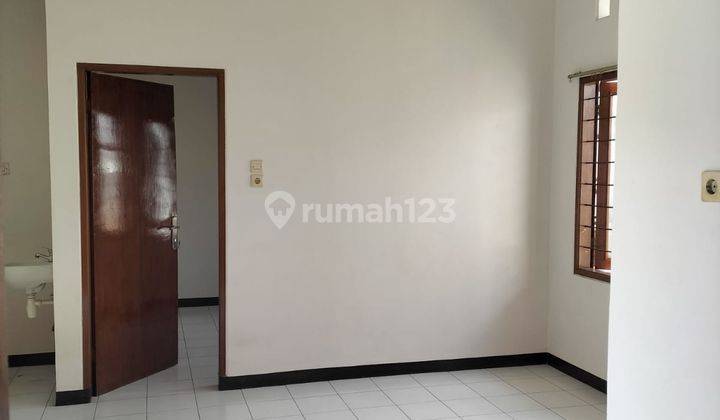 Rumah cantik siap huni di Taman Holis Indah 2, Kota Bandung 8