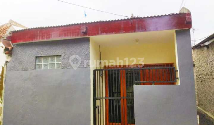 COMFORTABLE READY-TO-OCCUPY MINIMALIST HOUSE WITH FENCE LOCATED IN BANDUNG CITY, CIATEUL WING COMFORTABLE READY-TO-OCCUPY MINIMALIST HOUSE WITH FENCE LOCATED IN BANDUNG CITY, CIATEUL WING