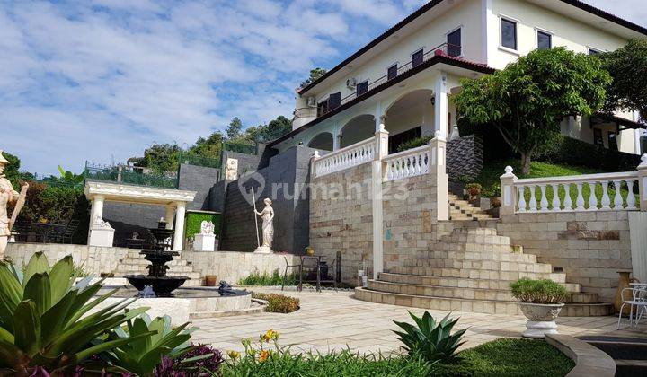 Villa Eksklusif Cantik Mewah Minimalis Modern Nyaman Siap Huni di Lembang Bandung 1