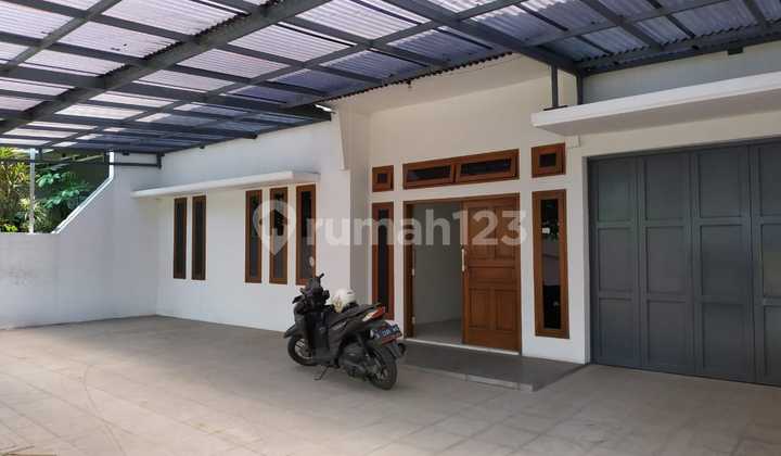 RUMAH SIAP HUNI NYAMAN DAN AMAN MODERN MINIMALIS LOKASI STRATEGIS DI BATUNUNGGAL INDAH BANDUNG