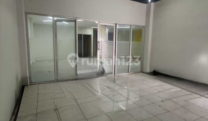 Disewakan Ruko 3 Lantai Siap Pakai Cocok untuk Usaha Lokasi di Mainroad Jalan Peta Bandung Disewakan Ruko 3 Lantai Siap Pakai Cocok untuk Usaha Lokasi di Mainroad Jalan Peta Bandung