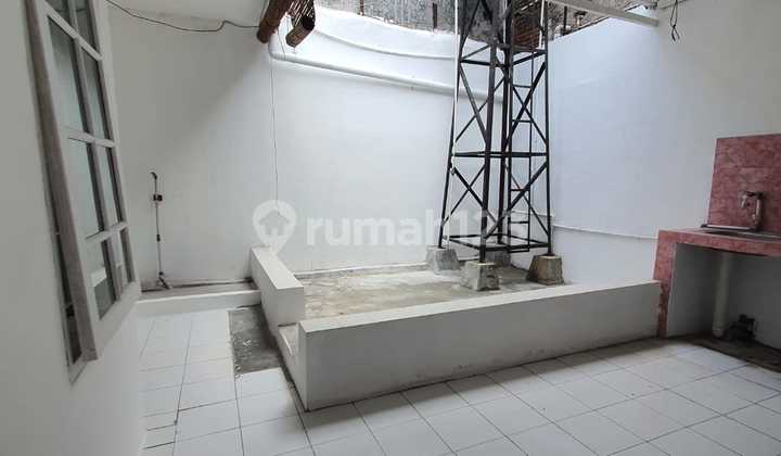 For Rent Comfortable House Ready to Occupied Minimalist Strategic Location in Taman Kopo Indah 2 Bandung 2