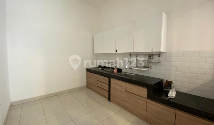 Comfortable, Safe, and Lush Ready-to-Live Home in a Strategic Location at Batununggal, Bandung. 2