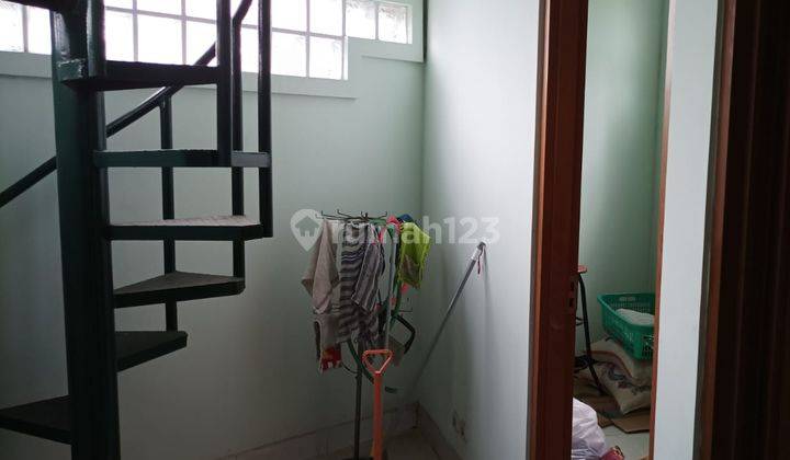 Dijual Rumah Lokasi di Main Road Jl. Cihampelas 2