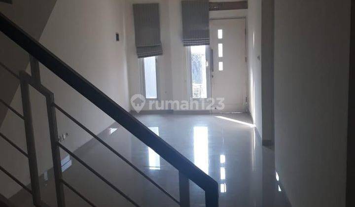 Rumah Bagus Minimalis Modern 2 Lantai Siap Huni di Padasuka Bandung 1