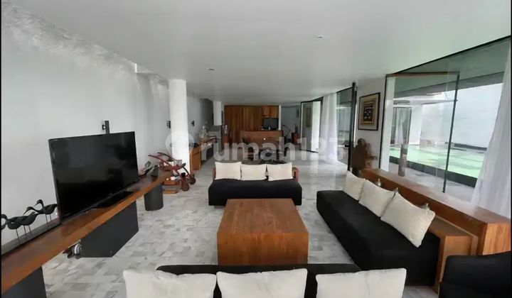 Rumah Full Furnished Design Villa Modern Minimalis Siap Huni di Kota Baru Parahyangan Bandung