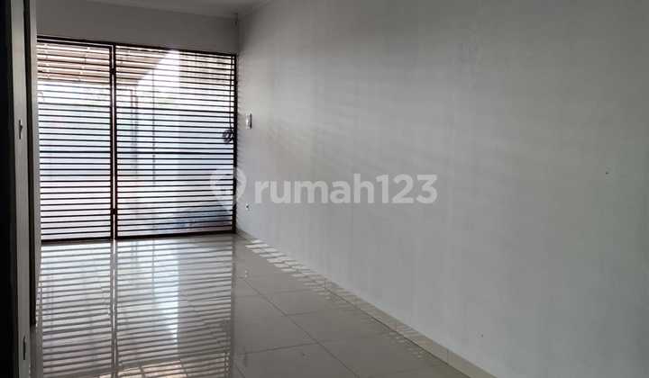 Disewakan Rumah Bangunan Baru Modern Minimalis Siap Huni Lokasi Strategis di Sayap Sudirman Bandun 2
