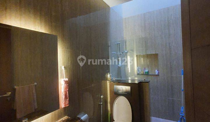 Dijual Rumah Lux Semi Furnish 3 Lantai Siap Huni di Mekarwangi 2