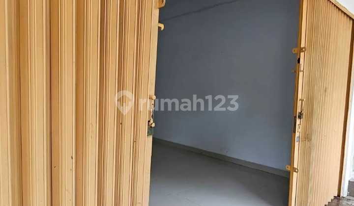 A 2-STORY SHOPHOUSE IDEAL FOR BUSINESS, READY TO OCCUPY, STRATEGICALLY LOCATED IN TAMAN KOPO INDAH 2, BANDUNG