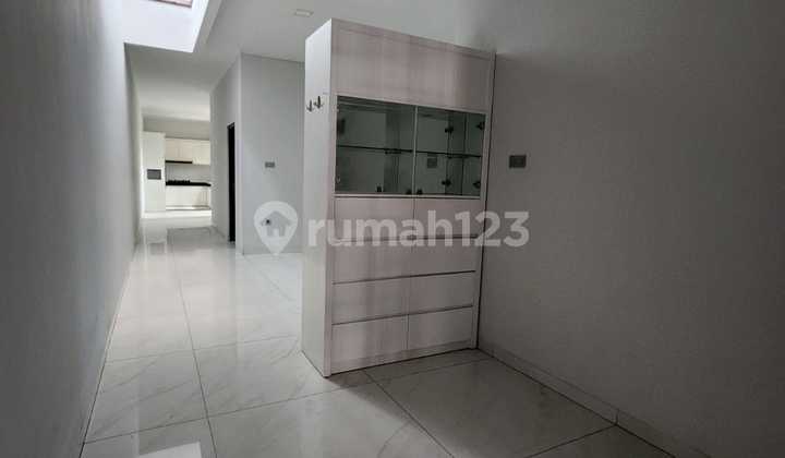 Comfortable Semi-Minimalist Modern Move-In Ready House Location at Sayap Sudirman Bandung 2