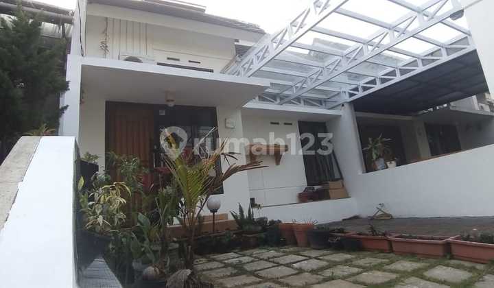 Rumah 3 Lantai Siap Huni Minimalis Lokasi di The Nanjung Regency  1