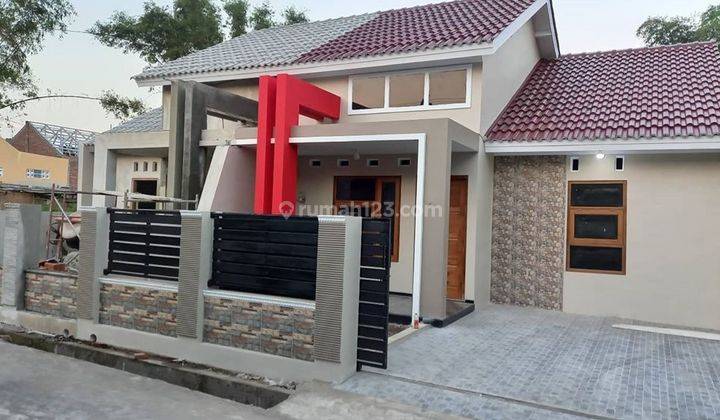 Rumah Baru Dekat Jalan Raya 1