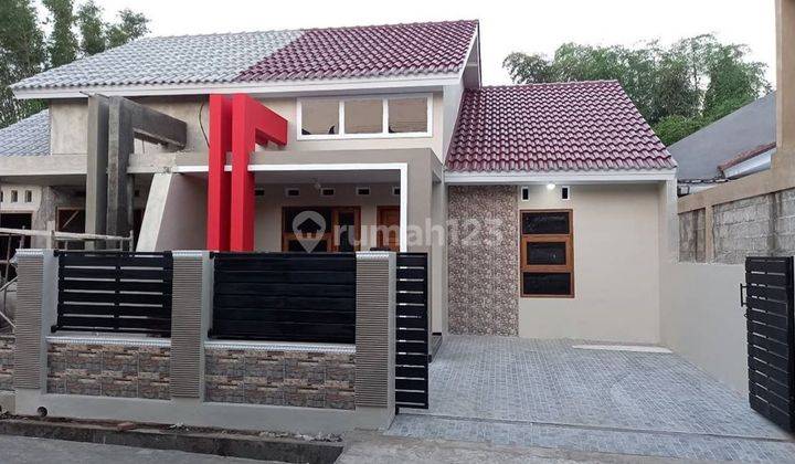 Rumah Baru Dekat Jalan Raya 2