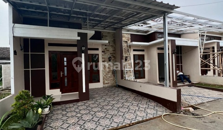 House for sale in Depok, near the station.