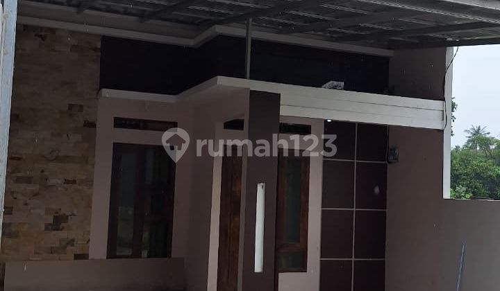 House for sale in Depok, near the station. 2