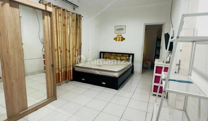 Rumah Luas Furnish Disewakan di Villa Pekayon Dekat Grand Galaxy Bekasi

 2