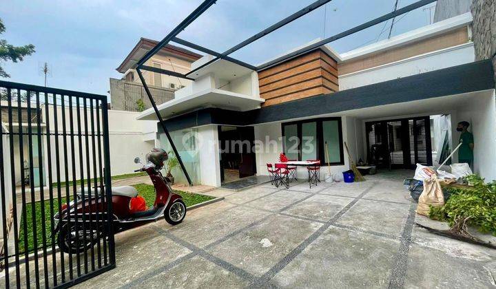 Rumah Lokasi Premium di Kebayoran Baru Jakarta Selatan

 2