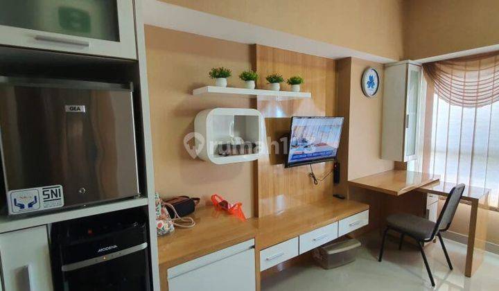 Apartemen Springlake Studio Furnish Disewakan di Summarecon Bekasi

 1