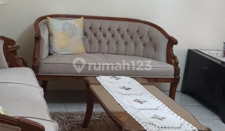 Serene House with a Spacious Yard, Ready to Occupy, Flood-Free