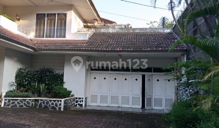 Rumah Asri Halaman Luas Ada Kolam Renang Bebas Banjir Siap Huni Rumah Asri Halaman Luas Ada Kolam Renang Bebas Banjir Siap Huni