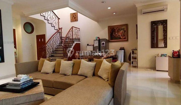 Rumah 2 Lantai Bagus Semi Furnished SHM di Kemang 2