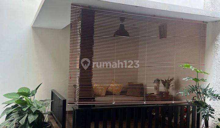 Rumah 2 Lantai Semi Furnished SHM Depok  2