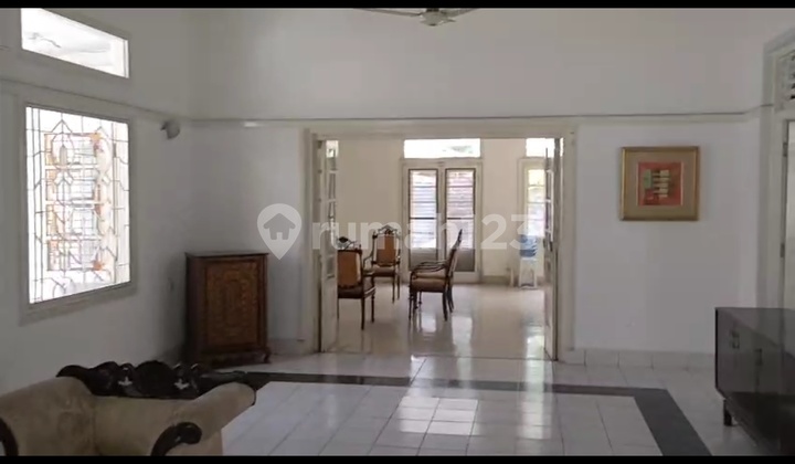 Rumah Asri Daerah Menteng Jakarta Pusat 2