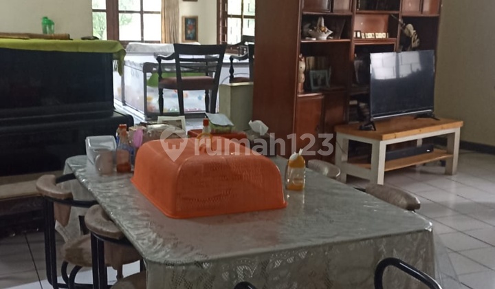 Rumah Tua Lokasi Stategis Bebas Banjir Lingkungan Aman Tenang 2