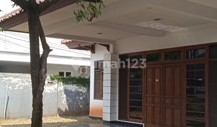 Old House Ready to Live In Flood-Free Safe and Comfortable Environment Road Fits Two Cars