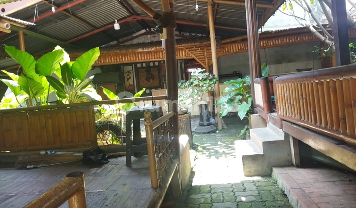 Former Sundanese Restaurant Can Be Turned into a Business Along the Main Road Former Sundanese Restaurant Can Be Turned into a Business Along the Main Road