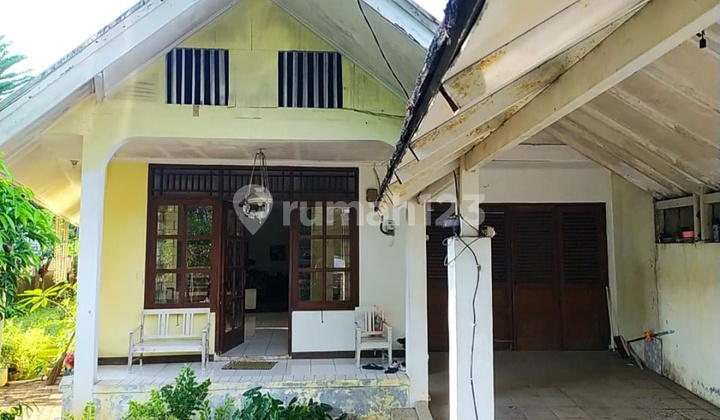 Old House Strategic Location Flood-Free Safe and Quiet Neighborhood