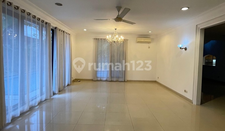 Luxury Flood-Free Ready-to-Occupy House with Swimming Pool, Spacious Yard, Safe and Comfortable Environment. 2