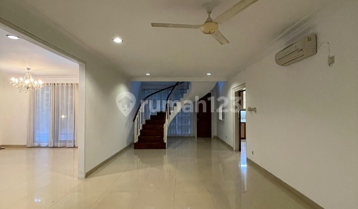 Luxury Flood-Free Ready-to-Occupy House with Swimming Pool, Spacious Yard, Safe and Comfortable Environment. Luxury Flood-Free Ready-to-Occupy House with Swimming Pool, Spacious Yard, Safe and Comfortable Environment.