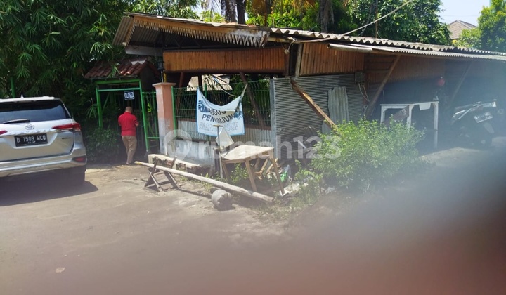 Former Sundanese Restaurant Can Be Turned into a Business Along the Main Road Former Sundanese Restaurant Can Be Turned into a Business Along the Main Road