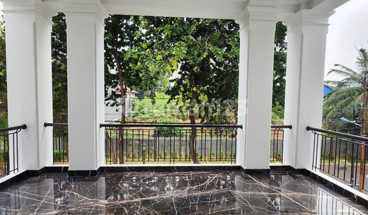 Rumah Lux Baru Ada Kolam Renang Halaman Luas Siap Huni Bebas Banjir Lingkungan Nyaman  1