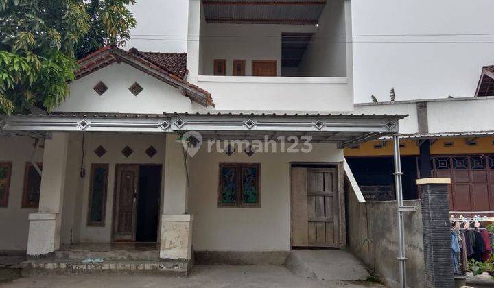 Rumah dua lantai di Binangun Lasem Rembang 1