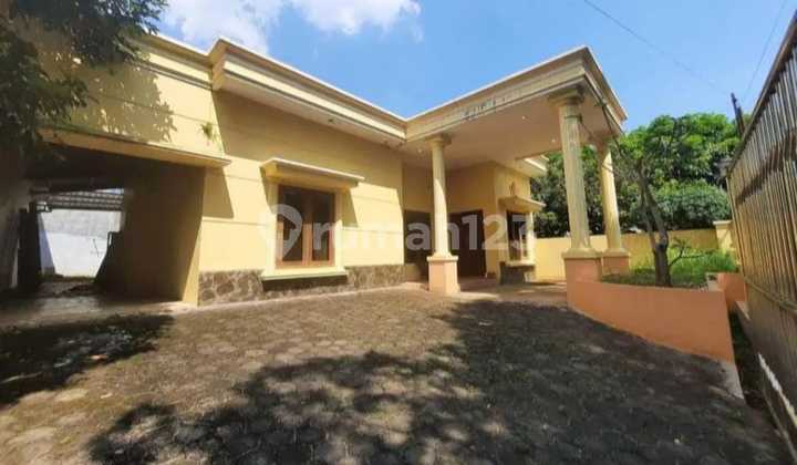 Rumah Halaman Luas di Jalan Durian, Banyumanik Semarang 2