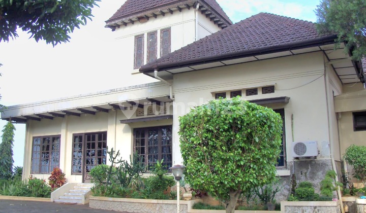 Elephant Back Mountain Gebyok Villa House, Semarang Elephant Back Mountain Gebyok Villa House, Semarang