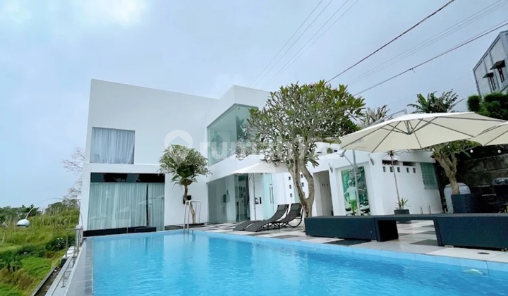 White Villa Near Gedongsongo Temple Bandungan Semarang 1