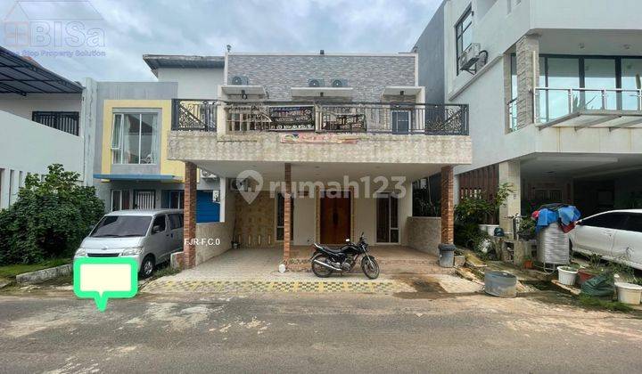 Dijual Rumah Elite 3 Lantai Beverly Green Full Renovasi furnished 2