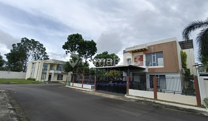 Rumah Besar 3 Lantai di Neo Costarina - Batam 2