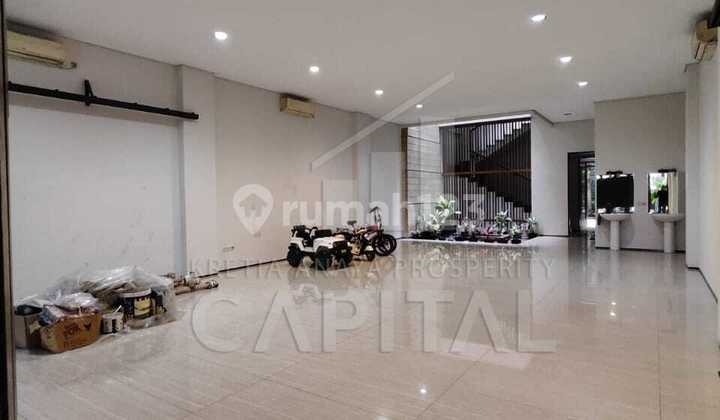 Modern Minimalist Comfortable House on Jalan Raya Cihampelas Bawah 1