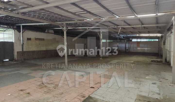Shared Warehouse with Strategic Location Near Shopping Center in Cijerah Bandung