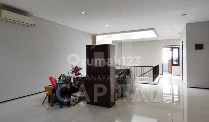 Modern Minimalist Comfortable House on Jalan Raya Cihampelas Bawah 2
