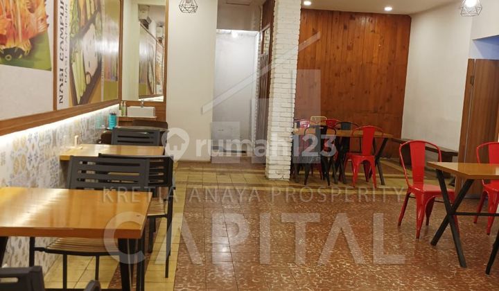 Shop House with a Strategic Location Suitable for Culinary Business on Main Road Dago 2