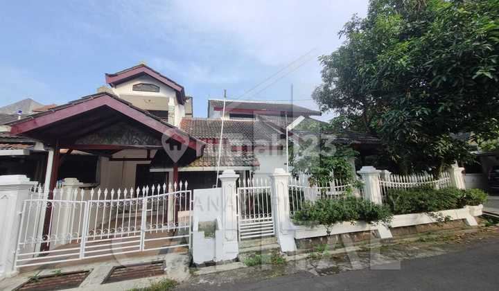 Attractive Price for Ready-to-Occupy Residential Homes with a Comfortable Environment, One Gate System, and Strategic Location in Antapani, Bandung.