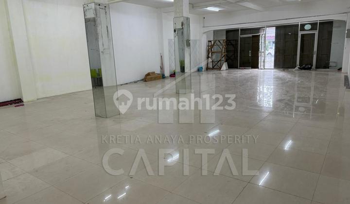 Very Strategic and Busy Location - Shop Ready for Business on Gatot Subroto, Bandung 2