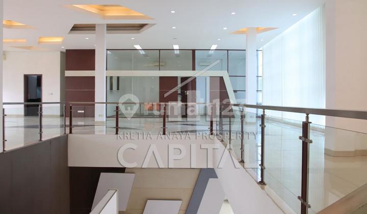 Neat and Well-Maintained Office Ready for Occupancy with a Strategic Downtown Location