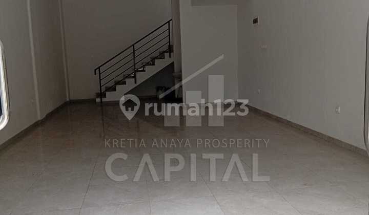 Strategic 3-Storey Ready-to-Use Ruko on Purnawarman Street, East Bandung 2